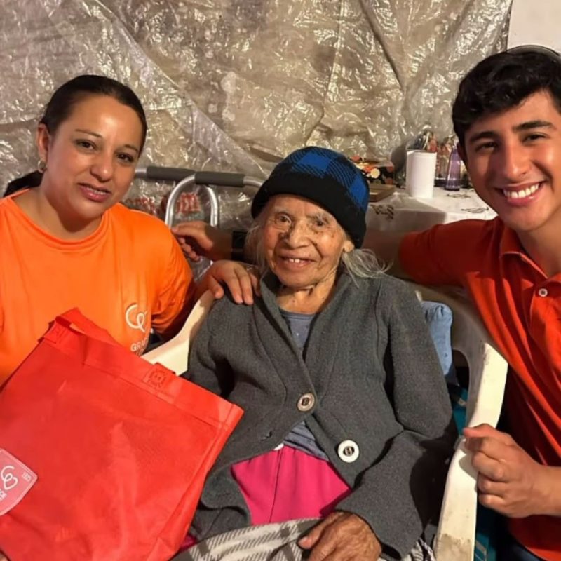 PINTANDO SONRISAS: Programa que realiza arreglos y mejoras en las casas de personas vulnerables, especialmente adultos mayores, transformando sus espacios y llenándolos de esperanza, alegría y dignidad.