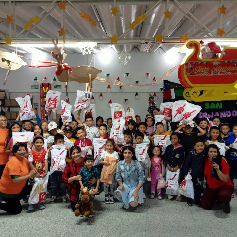 CAJITA FELIZ:
Cada diciembre más de 100.000 niños han sido beneficiados durante 23 años, en el 2023 impactamos más de 15 lugares y 5 países con esta campaña que busca regalar sonrisas y esperanza en la navidad (Ver más)